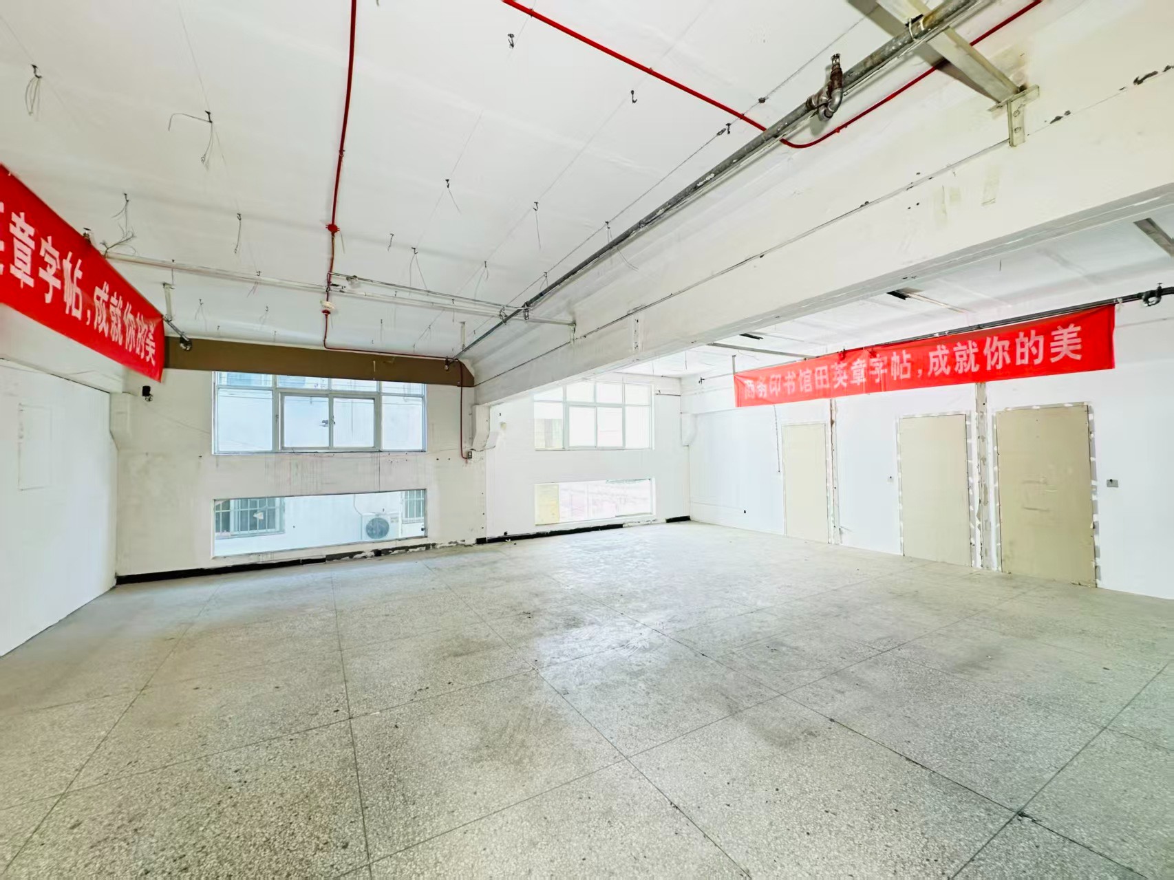 春和巷重点吸引人工智能应用、数字经济、电商直播、智能制造服务、软件开发、科技创新企业及创业团队入驻